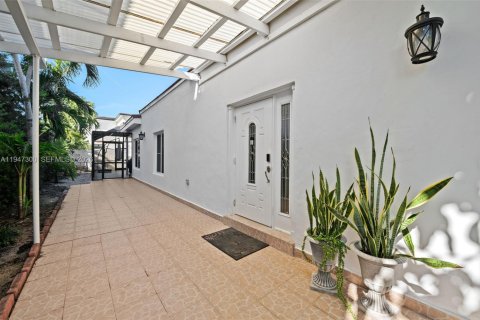 Купить виллу или дом в Серфсайд, Флорида 3 спальни, 191.47м2, № 2006904 - фото 8