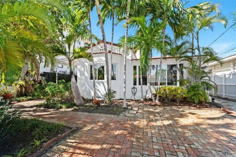 Купить виллу или дом в Серфсайд, Флорида 3 спальни, 191.47м2, № 2006904 - фото 7