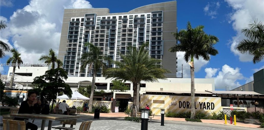 Propiedad comercial en Doral, Florida 1 dormitorio, 94.39 m2 № 1987891