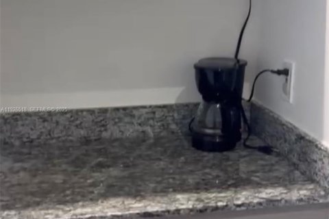 Propiedad comercial en alquiler en Doral, Florida, 1 dormitorio, 94.39 m2 № 1987891 - foto 9