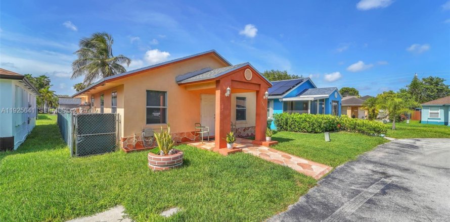 Дом в Майами, Флорида 3 спальни, 97.55м2 № 1984139