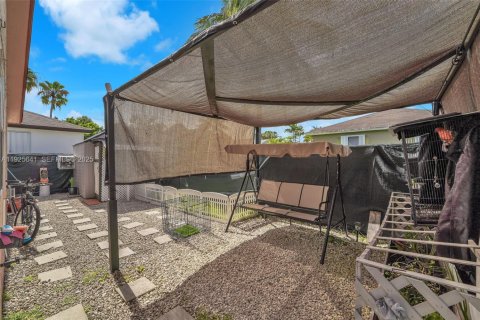 Снять в аренду виллу или дом в Майами, Флорида 3 спальни, 97.55м2, № 1984139 - фото 16