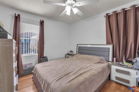 Снять в аренду виллу или дом в Майами, Флорида 3 спальни, 97.55м2, № 1984139 - фото 13