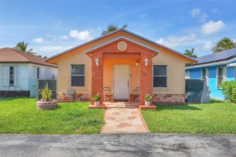 Снять в аренду виллу или дом в Майами, Флорида 3 спальни, 97.55м2, № 1984139 - фото 3