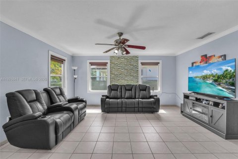 Снять в аренду виллу или дом в Майами, Флорида 3 спальни, 97.55м2, № 1984139 - фото 8