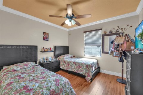 Снять в аренду виллу или дом в Майами, Флорида 3 спальни, 97.55м2, № 1984139 - фото 11