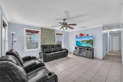 Снять в аренду виллу или дом в Майами, Флорида 3 спальни, 97.55м2, № 1984139 - фото 10