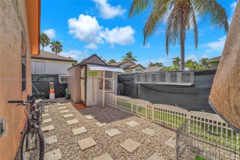 Снять в аренду виллу или дом в Майами, Флорида 3 спальни, 97.55м2, № 1984139 - фото 17