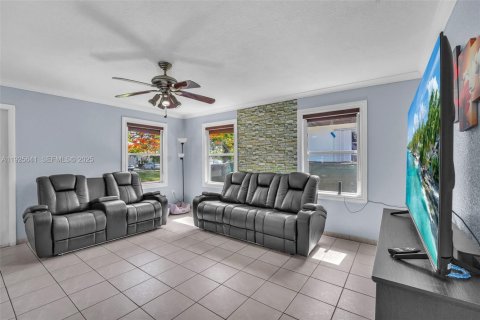 Снять в аренду виллу или дом в Майами, Флорида 3 спальни, 97.55м2, № 1984139 - фото 9