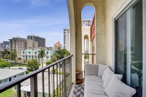 Condo in Pompano Beach, Florida, 2 bedrooms  № 2192948 - photo 12