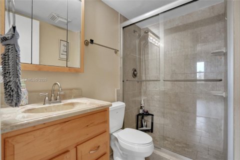 Condo in Pompano Beach, Florida, 2 bedrooms  № 2192948 - photo 24