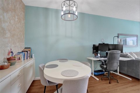Condo in Pompano Beach, Florida, 2 bedrooms  № 2192948 - photo 15