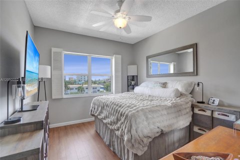 Condo in Pompano Beach, Florida, 2 bedrooms  № 2192948 - photo 25