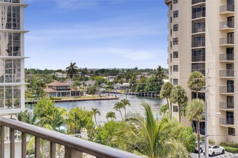Condo in Pompano Beach, Florida, 2 bedrooms  № 2192948 - photo 3