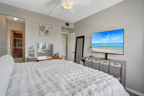 Condo in Pompano Beach, Florida, 2 bedrooms  № 2192948 - photo 28