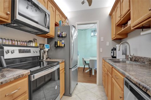 Condo in Pompano Beach, Florida, 2 bedrooms  № 2192948 - photo 4