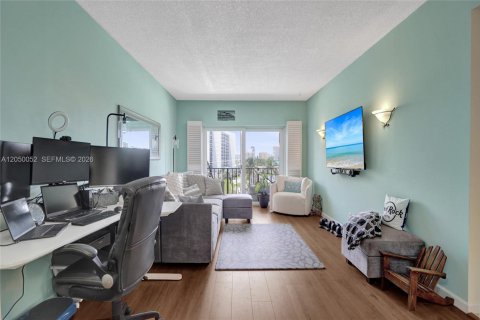 Condo in Pompano Beach, Florida, 2 bedrooms  № 2192948 - photo 14