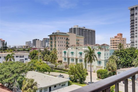 Condo in Pompano Beach, Florida, 2 bedrooms  № 2192948 - photo 13