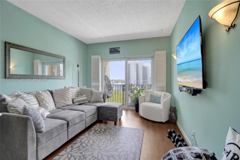 Condo in Pompano Beach, Florida, 2 bedrooms  № 2192948 - photo 7