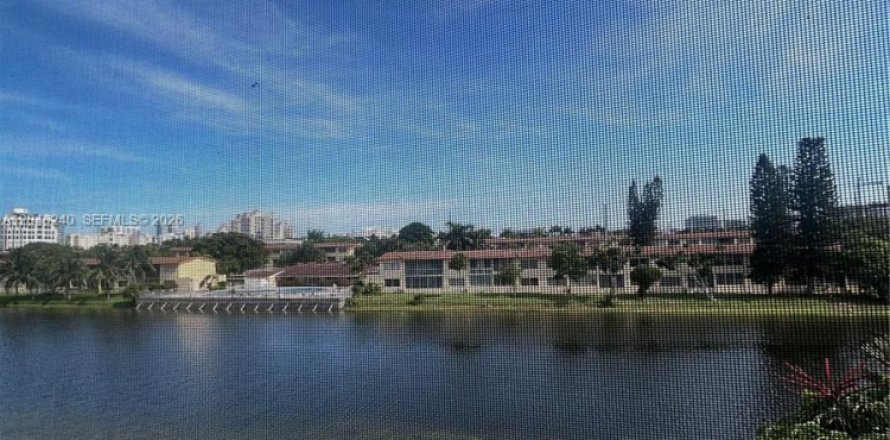 Condo à Aventura, Floride, 2 chambres  № 2271009