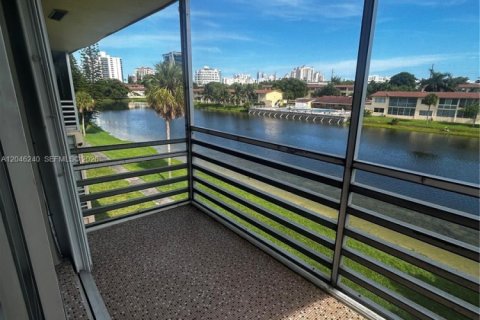 Copropriété à louer à Aventura, Floride: 2 chambres № 2271009 - photo 3