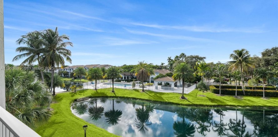 Кондоминиум с 2 спальнями в Дейви, Флорида № 1986806