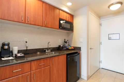 Condominio en venta en Sunny Isles Beach, Florida, 51.19 m2 № 1451051 - foto 5