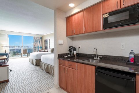 Condominio en venta en Sunny Isles Beach, Florida, 51.19 m2 № 1451051 - foto 3