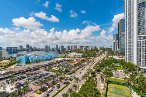 Condominio en venta en Sunny Isles Beach, Florida, 51.19 m2 № 1451051 - foto 10