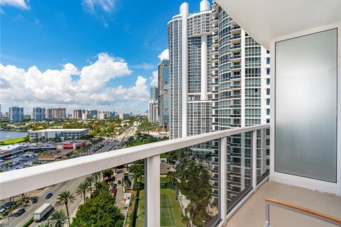 Condominio en venta en Sunny Isles Beach, Florida, 51.19 m2 № 1451051 - foto 12