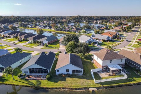 Купить виллу или дом в Эджуотер, Флорида 10 комнат, 156.63м2, № 2195276 - фото 8