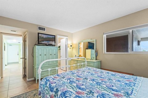 Condo in New Smyrna Beach, Florida, 1 bedroom  № 1554613 - photo 16