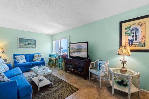 Condo in New Smyrna Beach, Florida, 1 bedroom  № 1554613 - photo 3