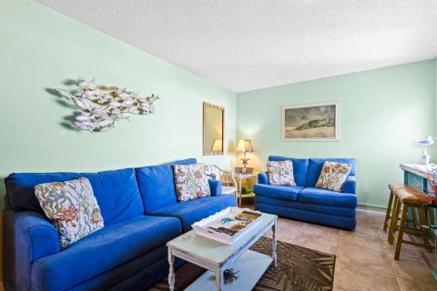 Condo in New Smyrna Beach, Florida, 1 bedroom  № 1554613 - photo 2