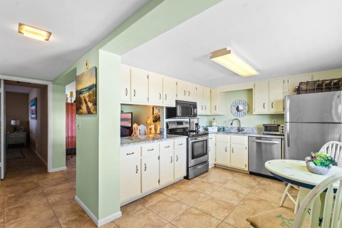 Condo in New Smyrna Beach, Florida, 1 bedroom  № 1554613 - photo 8