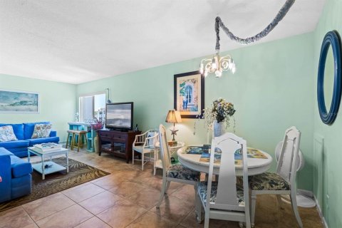 Condo in New Smyrna Beach, Florida, 1 bedroom  № 1554613 - photo 12