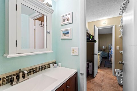 Condo in New Smyrna Beach, Florida, 1 bedroom  № 1554613 - photo 18