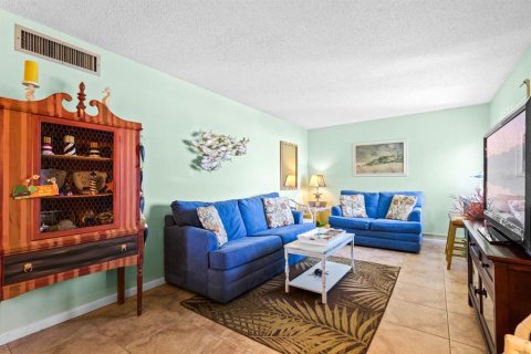 Condo in New Smyrna Beach, Florida, 1 bedroom  № 1554613 - photo 6
