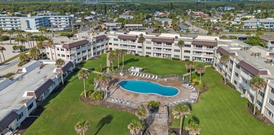 Condo in New Smyrna Beach, Florida, 1 bedroom № 1554613