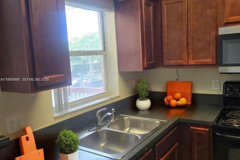 Copropriété à vendre à Tamarac, Floride: 2 chambres, 89 m2 № 2091355 - photo 13