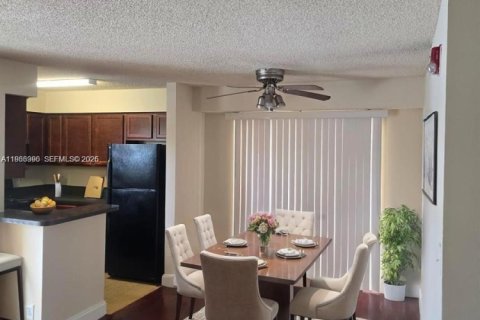 Copropriété à vendre à Tamarac, Floride: 2 chambres, 89 m2 № 2091355 - photo 9
