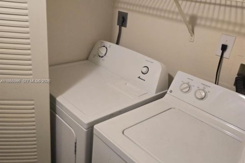 Copropriété à vendre à Tamarac, Floride: 2 chambres, 89 m2 № 2091355 - photo 15