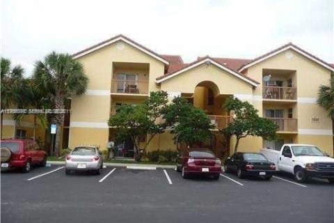Copropriété à vendre à Tamarac, Floride: 2 chambres, 89 m2 № 2091355 - photo 4