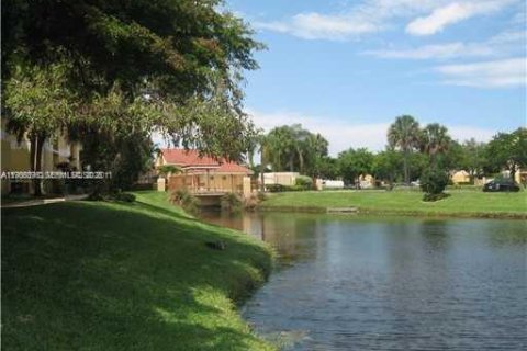 Copropriété à vendre à Tamarac, Floride: 2 chambres, 89 m2 № 2091355 - photo 6