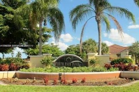 Condominio en Tamarac, Florida, 2 dormitorios № 2091355