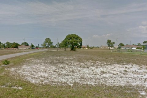 Commercial property in Cape Coral, Florida № 1977615 - photo 6