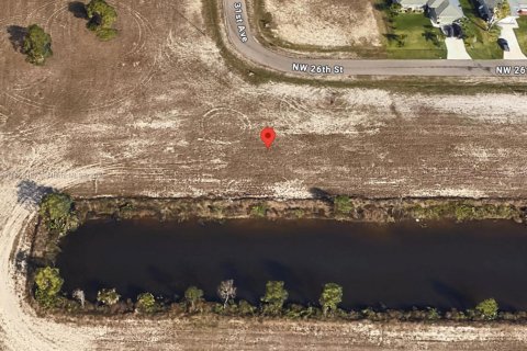 Commercial property in Cape Coral, Florida № 1977615 - photo 7