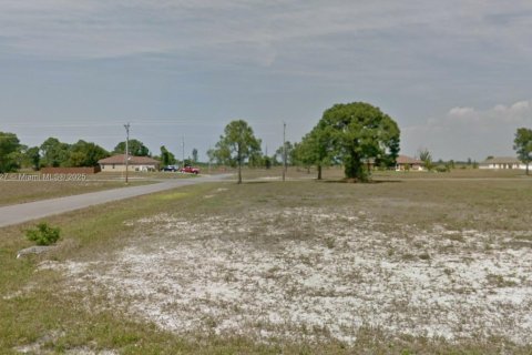 Commercial property in Cape Coral, Florida № 1977615 - photo 12