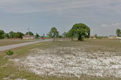 Commercial property in Cape Coral, Florida № 1977615 - photo 3