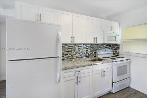 Снять в аренду квартиру в Форт-Лодердейл, Флорида 2 спальни, 67.35м2, № 1968882 - фото 10